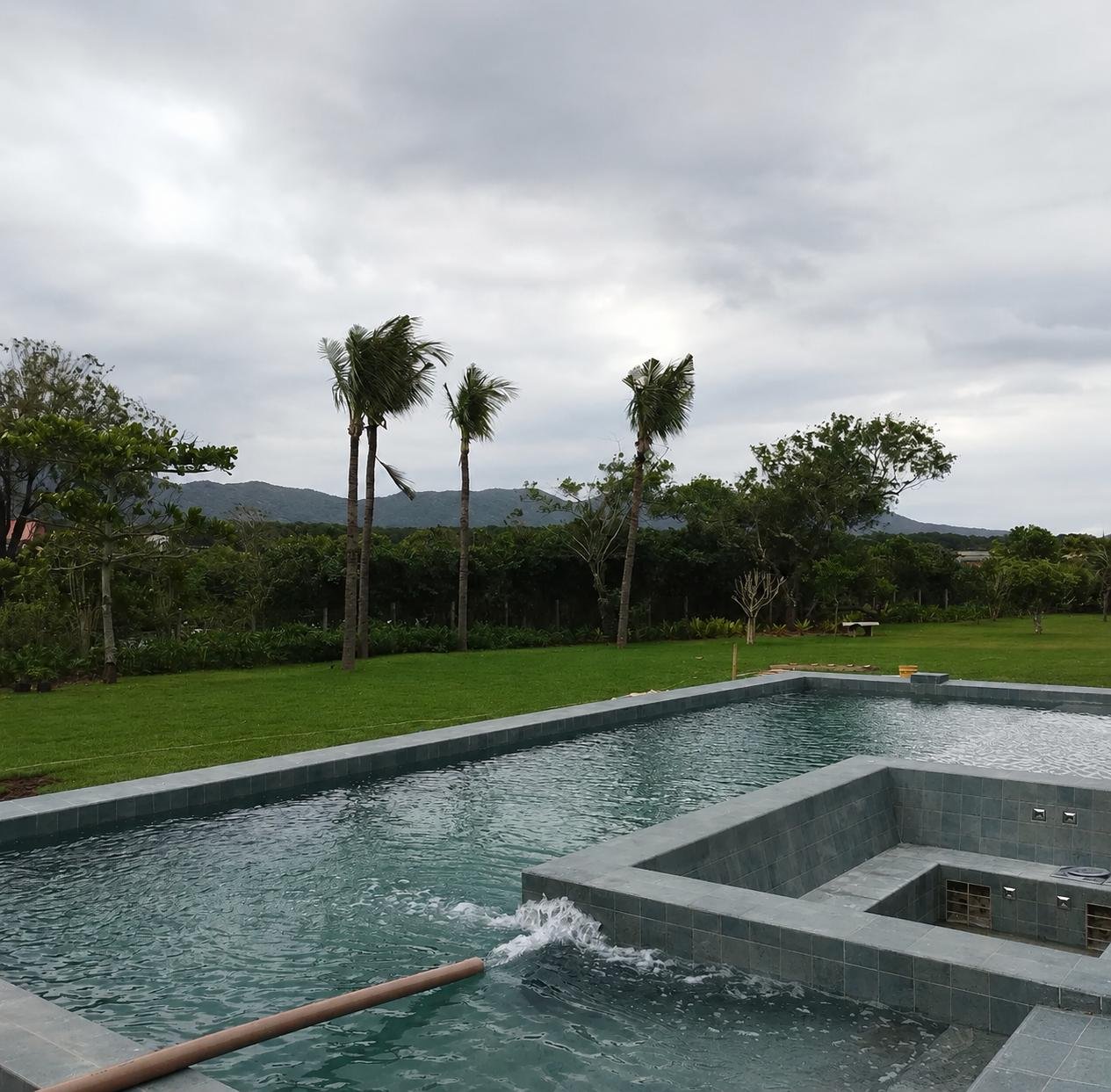 Piscina residencial abastecida pela Rica Água Potável